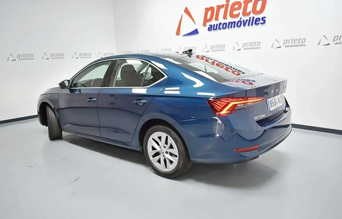 Usado Skoda Octavia Ambition 150 CV (110 kW) 2023 Azul Utilitario