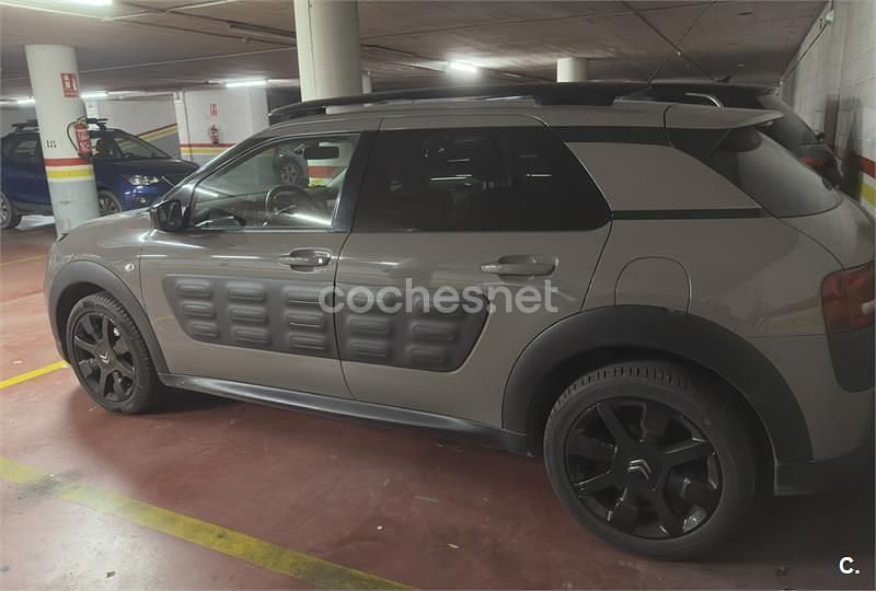 Usado Citroën C4 Cactus Shine 92 CV (67 kW) 2015 Marrón Utilitario