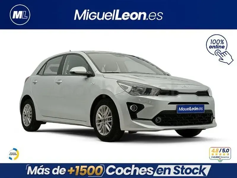 Usado Kia Rio 84 CV (61 kW) 2023 Gris / plata Berlina