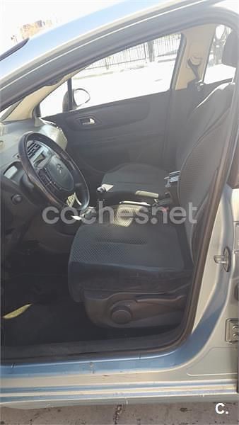 Usado Citroën C4 VTR Sport 92 CV (67 kW) 2005 Gris / plata Berlina