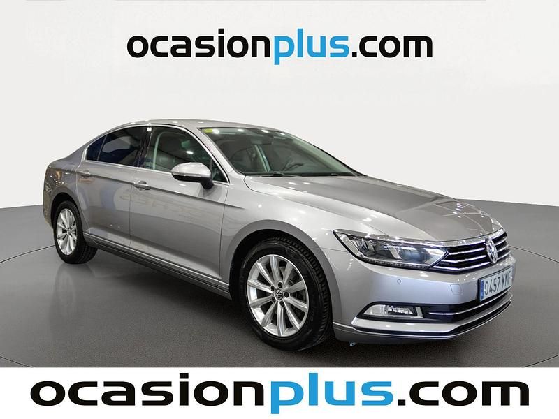 Usado VW Passat Advance 150 HP (110 kW) 2018 Cinzento Sedan