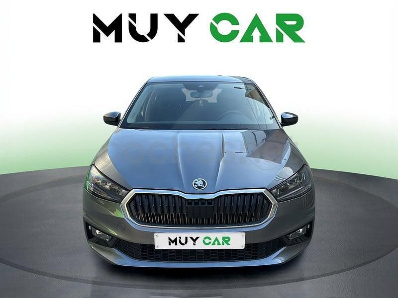 Usado Skoda Fabia Selection 95 CV (69 kW) 2025 Gris Utilitario