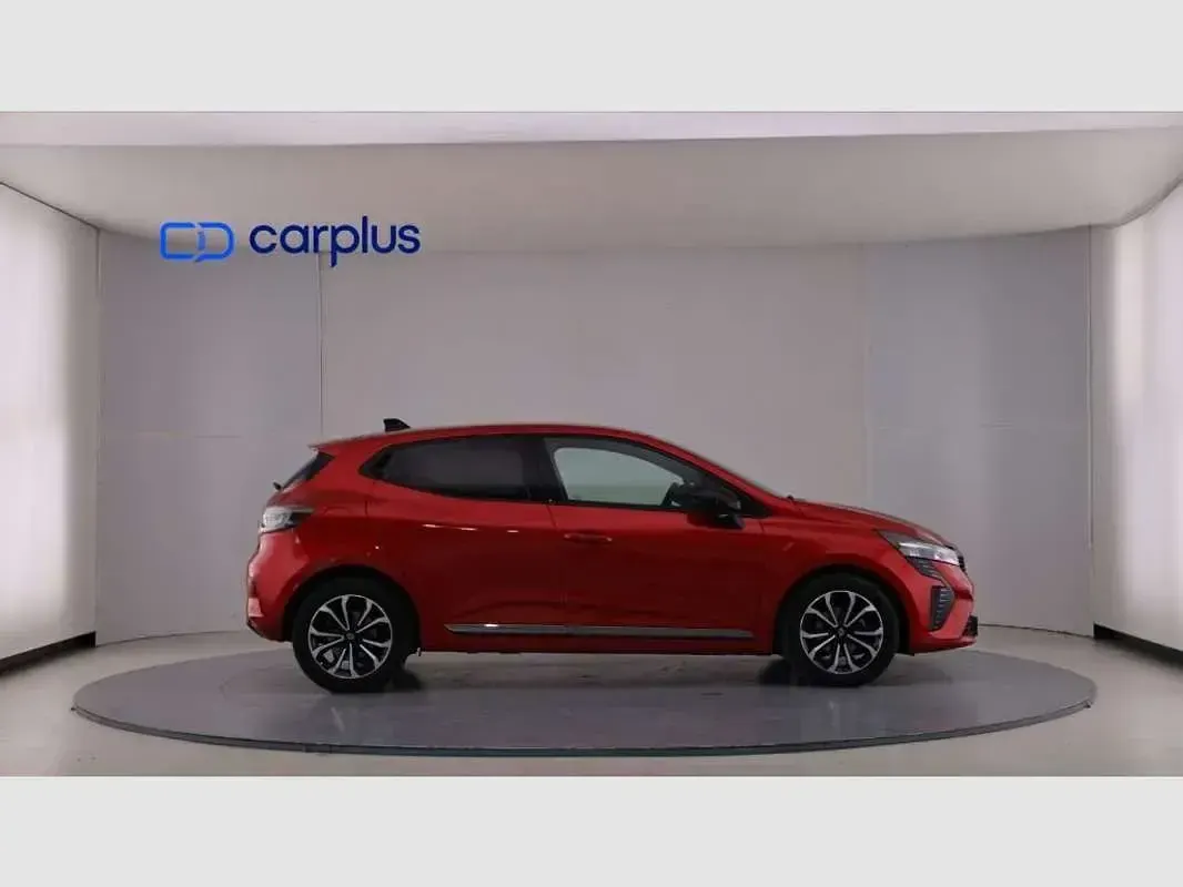 Usado Renault Clio Techno 91 CV (66 kW) 2024 Rojo Utilitario