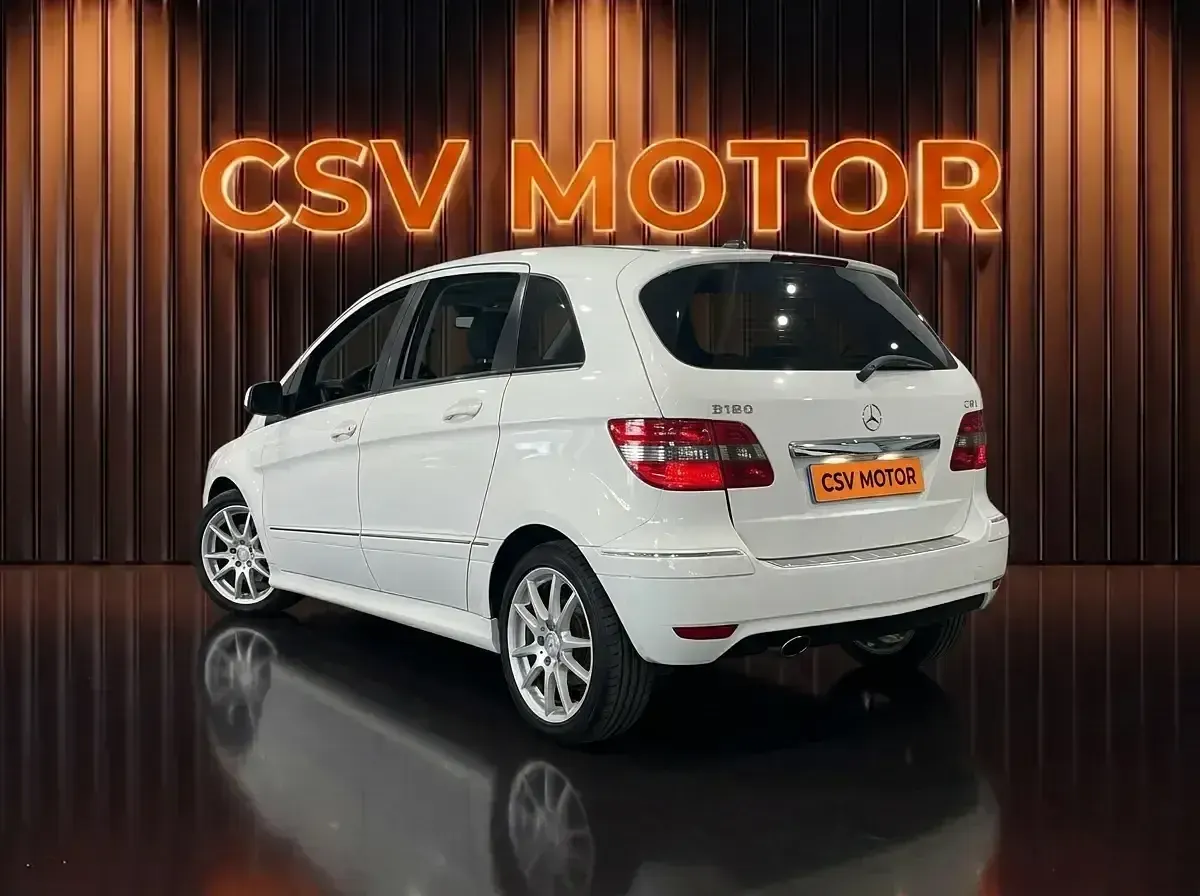 Usado Mercedes B180 109 CV (80 kW) 2008 Blanco Monovolumen