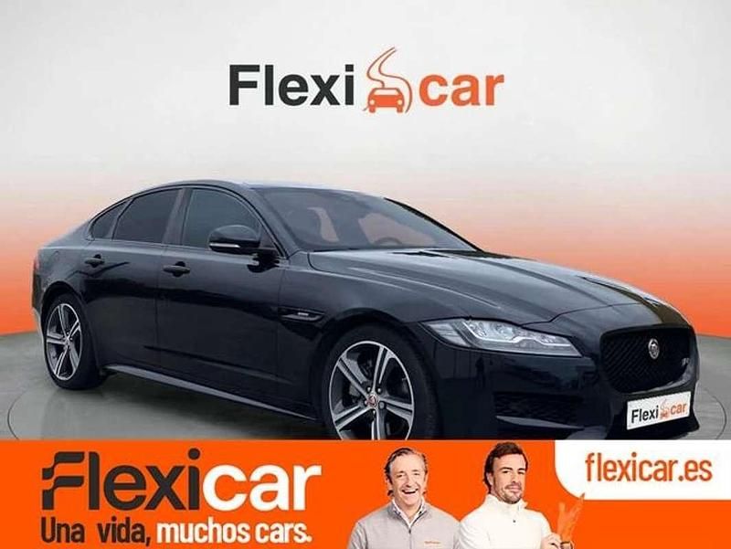 Usado Jaguar XF R-Sport 182 CV (133 kW) 2015 Negro Berlina