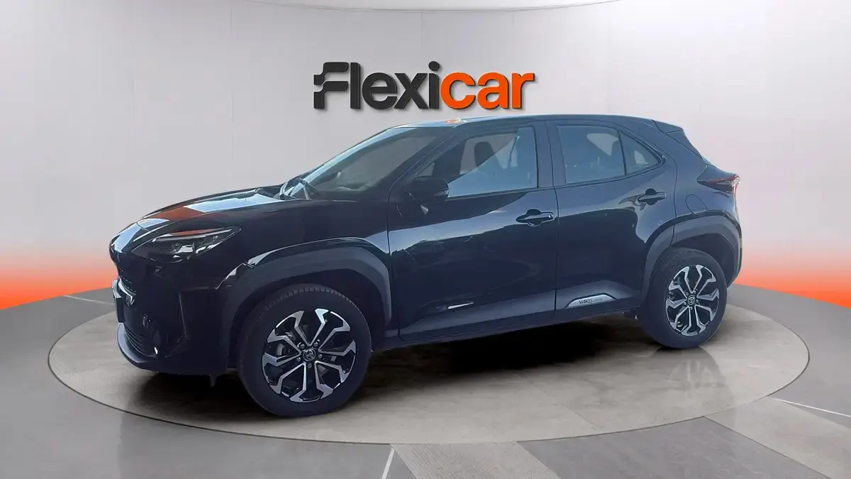 Usado Toyota Yaris Active 116 CV (85 kW) 2023 Negro Utilitario