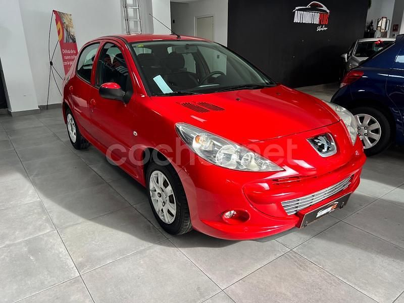 Usado Peugeot 206 60 CV (44 kW) 2009 Rojo Berlina