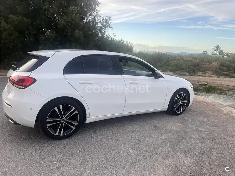 Usado Mercedes A180 136 CV (100 kW) 2020 Blanco Berlina