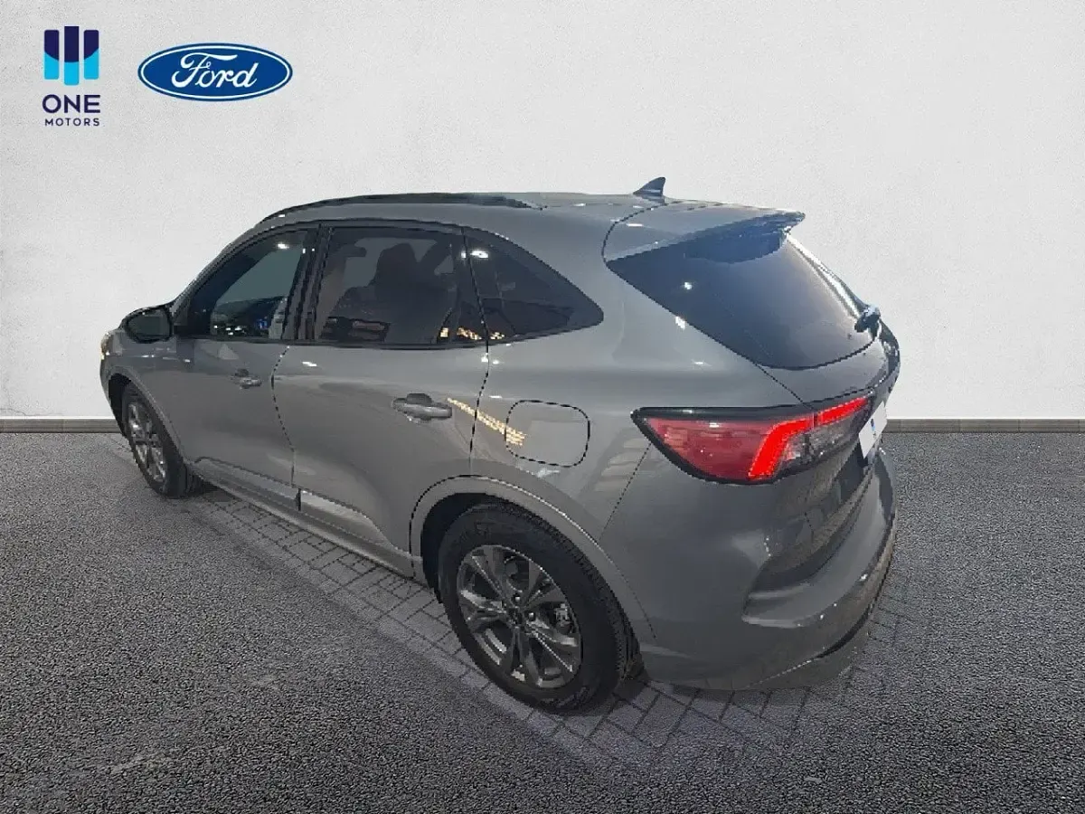 Usado Ford Kuga ST-Line 190 CV (139 kW) 2024 Plata solar (metalizado) SUV