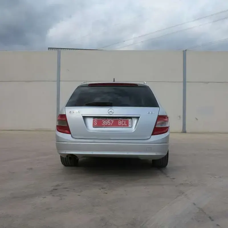 Usado Mercedes C200 Classic 136 CV (100 kW) 2010 Plateado Familiar