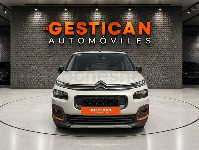 Usado Citroën Berlingo Feel 102 CV (75 kW) 2022 Gris / plata Monovolumen