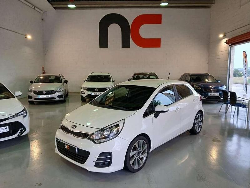 Blanco Usado 2016 Kia Rio Utilitario | 10.500 € (Precio justo) - Imagen 1/4