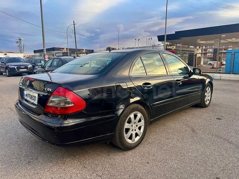 Usado Mercedes E220 Avantgarde 170 CV (125 kW) 2007 Negro Berlina