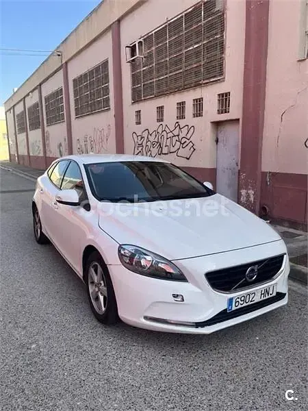 Usado Volvo V40 Kinetic 115 CV (84 kW) 2012 Blanco Utilitario
