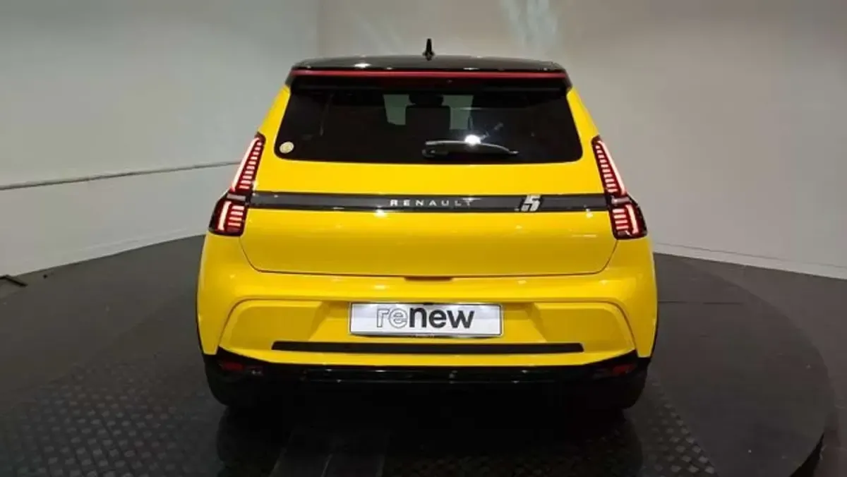 Usado Renault 5 E-Tech Iconic 110 kW (150 CV) 2026 Amarillo Berlina