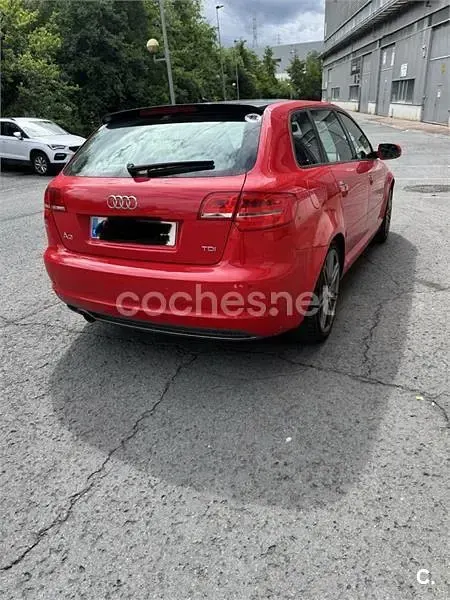 Usado Audi A3 Attraction 140 CV (102 kW) 2012 Rojo Utilitario