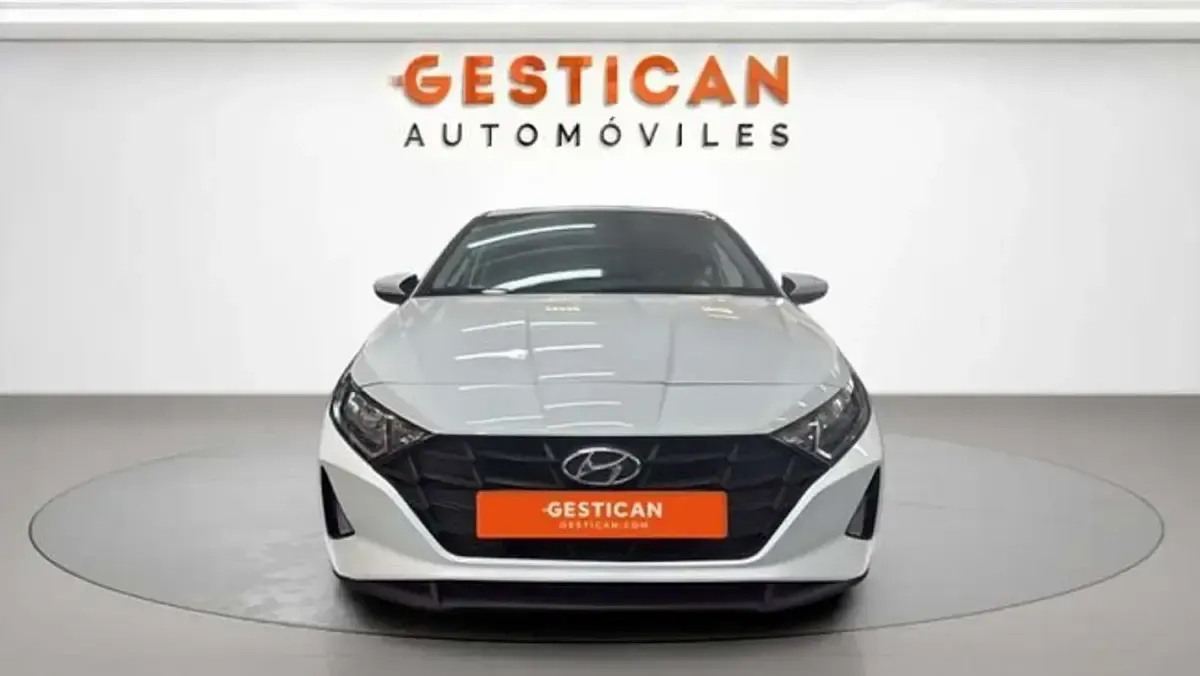 Usado Hyundai i20 84 CV (61 kW) 2022 Blanco Utilitario