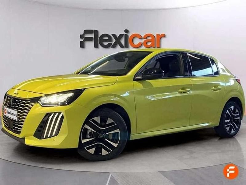 Usado Peugeot 208 Allure 110 CV (80 kW) 2025 Amarillo Utilitario