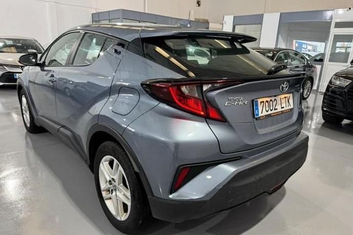 Usado Toyota C-HR Active 122 CV (89 kW) 2021 Gris / plata SUV