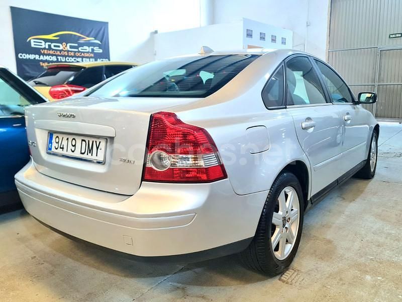 Usado Volvo S40 Kinetic 136 CV (100 kW) 2005 Gris / plata Berlina