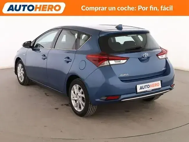 Usado Toyota Auris Hybrid Active 136 CV (100 kW) 2018 Azul Berlina