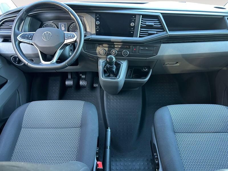 Usado VW Caravelle 110 CV (80 kW) 2024 Rojo Monovolumen