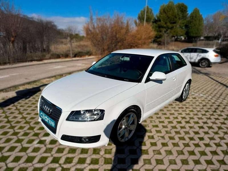 Usado Audi A3 Attraction 125 CV (91 kW) 2010 Blanco Utilitario