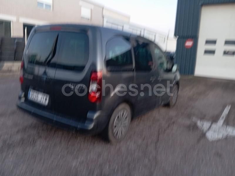 Usado Peugeot Partner Tepee Outdoor 100 CV (73 kW) 2016 Negro Monovolumen