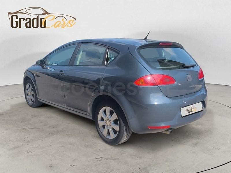 Usado Seat Leon Stylance 105 CV (77 kW) 2008 Gris / plata Utilitario