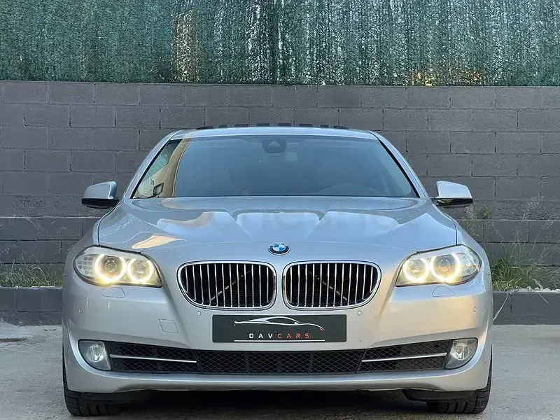 Usado BMW 528 Comfort Edition 245 CV (180 kW) 2013 Gris / plata Berlina