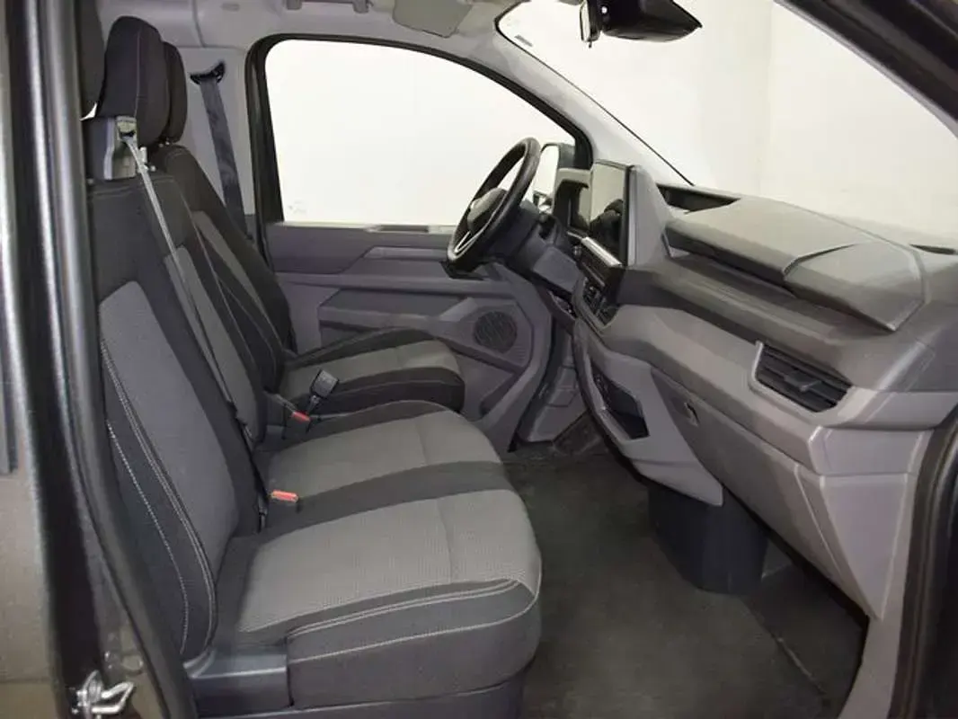 Usado VW Caravelle 150 CV (110 kW) 2025 Verde Van
