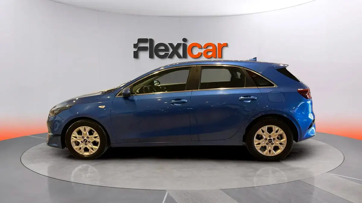 Usado Kia Ceed 136 CV (100 kW) 2023 Azul Utilitario