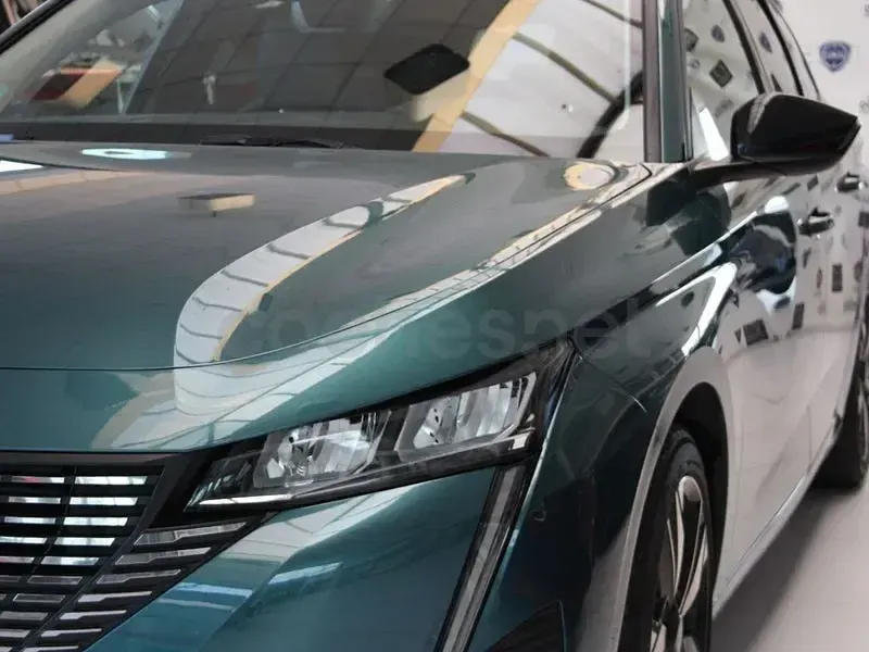 Usado Peugeot 308 SW Allure 130 CV (95 kW) 2023 Verde Familiar