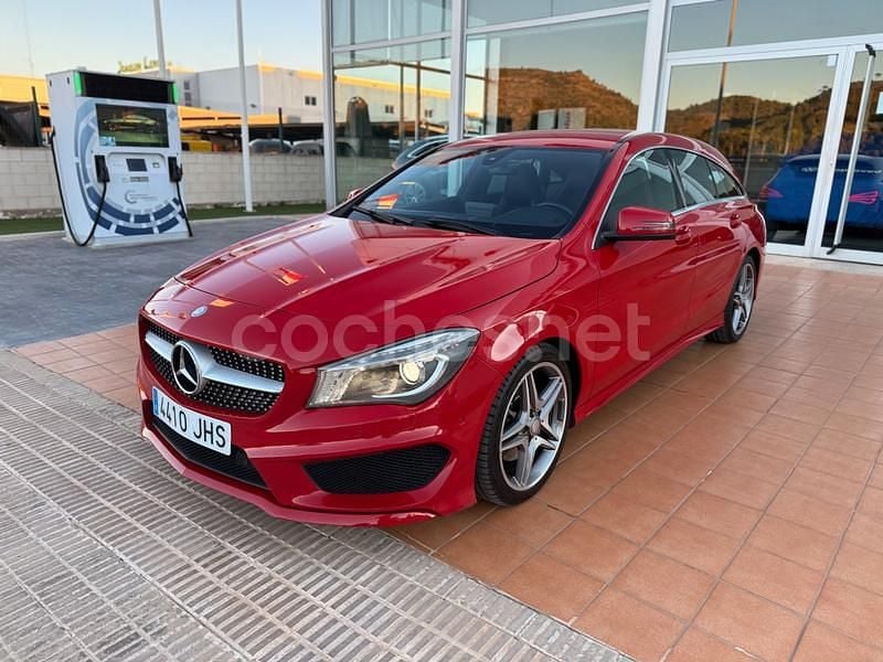 Rojo Usado 2015 Mercedes CLA220 Shooting Brake AMG line Familiar | 14.990 € (Precio justo) - Imagen 1/4