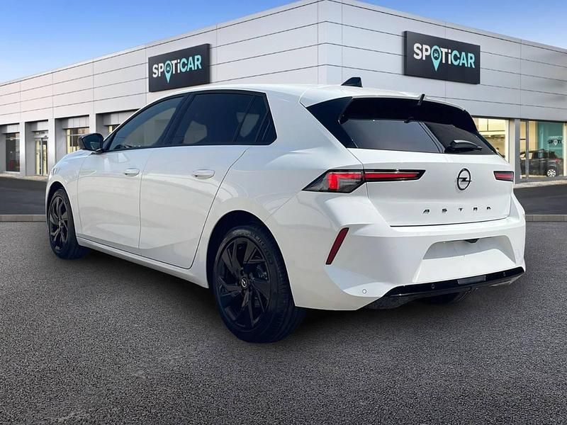 Usado Opel Astra 130 CV (95 kW) 2023 Blanco Berlina