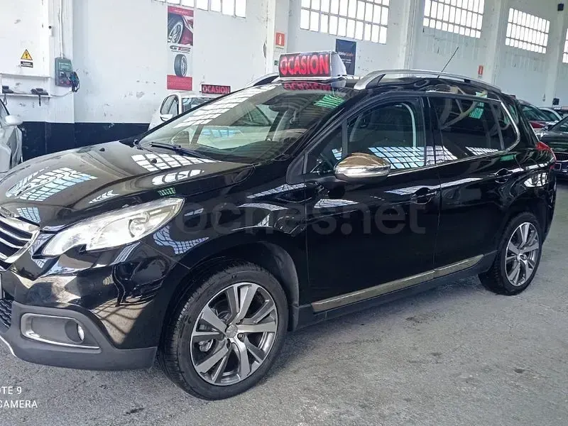 Usado Peugeot 2008 Allure 120 CV (88 kW) 2016 Negro SUV