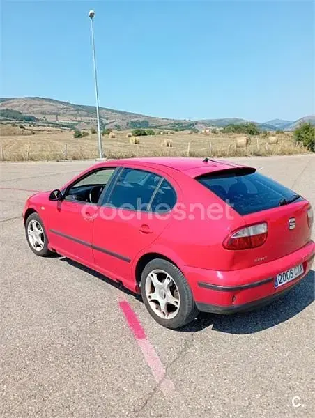 Usado Seat Leon Stella 110 CV (80 kW) 2004 Rojo Utilitario