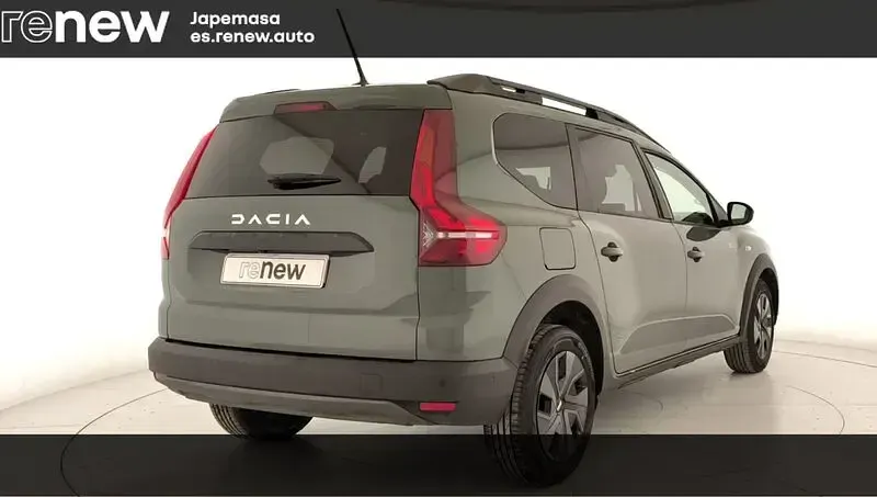 Usado Dacia Jogger Expression 100 CV (73 kW) 2025 Verde Monovolumen