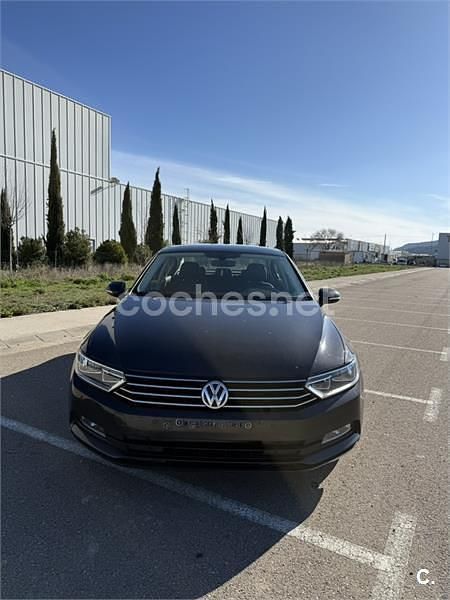 Usado VW Passat Advance 120 CV (88 kW) 2018 Negro Berlina