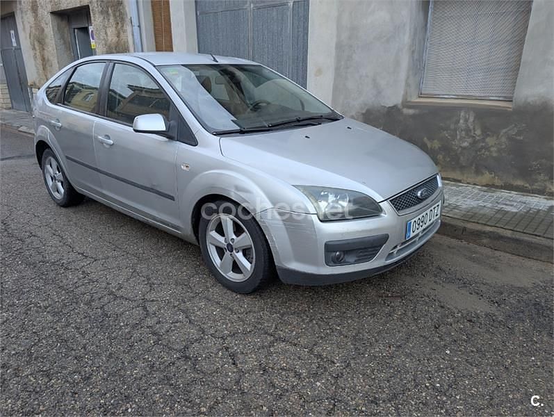 Usado Ford Focus Titanium 136 CV (100 kW) 2005 Gris / plata Berlina