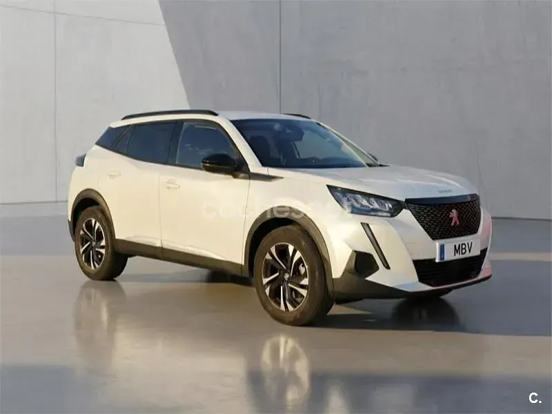 Usado Peugeot 2008 Allure 130 CV (95 kW) 2022 Blanco SUV