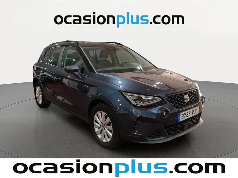 Usado Seat Arona Style 110 CV (80 kW) 2023 Gris SUV