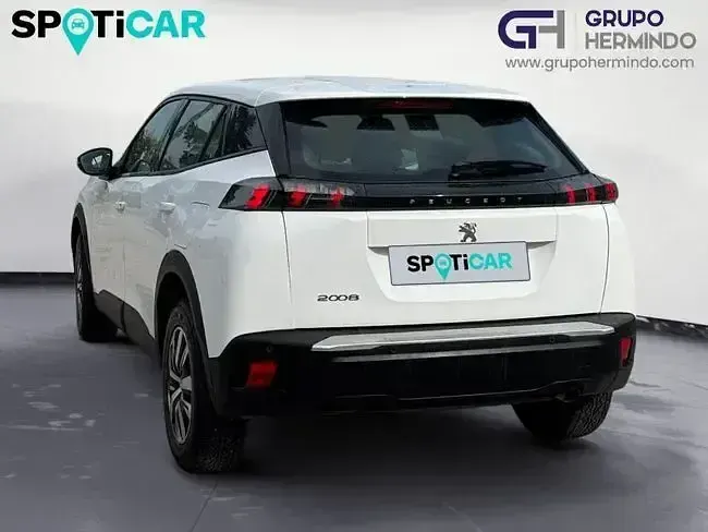 Usado Peugeot 2008 Active 100 CV (73 kW) 2020 Blanco SUV