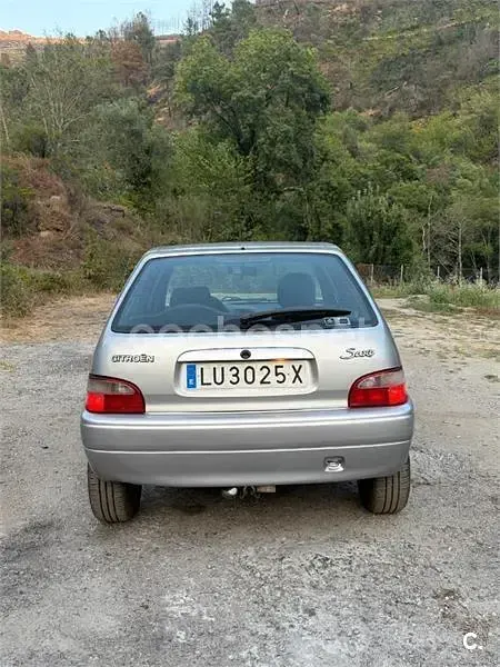 Usado Citroën Saxo 58 CV (42 kW) 2000 Gris / plata Utilitario