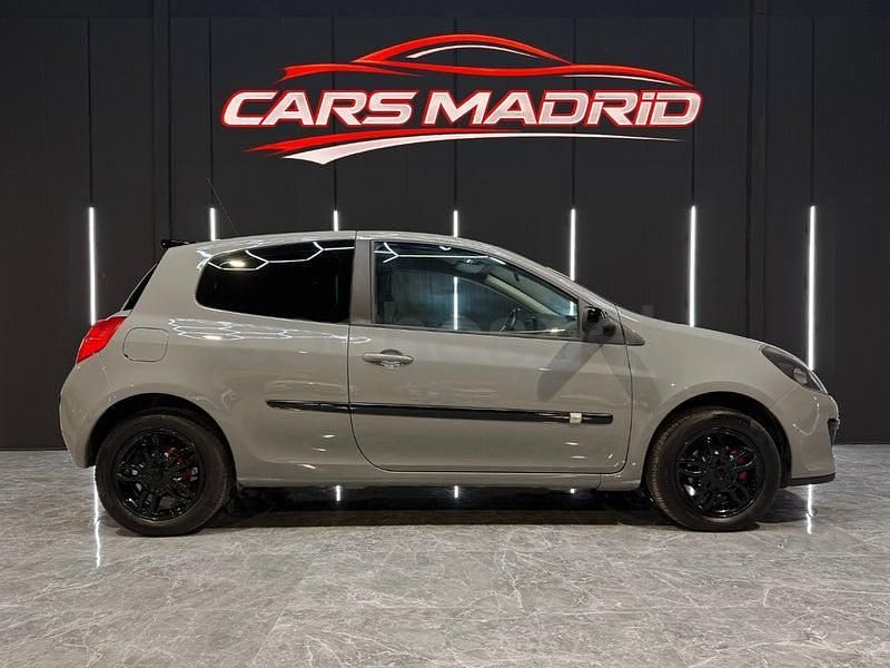 Usado Renault Clio II 85 CV (62 kW) 2007 Gris / plata Berlina