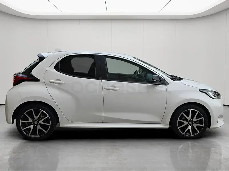 Usado Toyota Yaris Hybrid Plus 116 CV (85 kW) 2021 Blanco Berlina