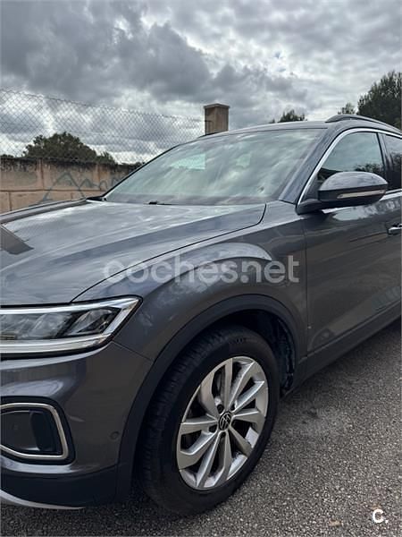Usado VW T-Roc Life 110 CV (80 kW) 2022 Gris / plata SUV