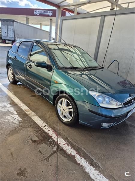 Usado Ford Focus Trend 115 CV (84 kW) 2002 Verde Berlina