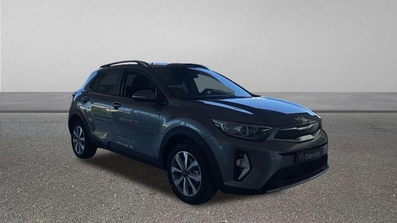 Usado Kia Stonic 100 CV (73 kW) 2025 Gris SUV