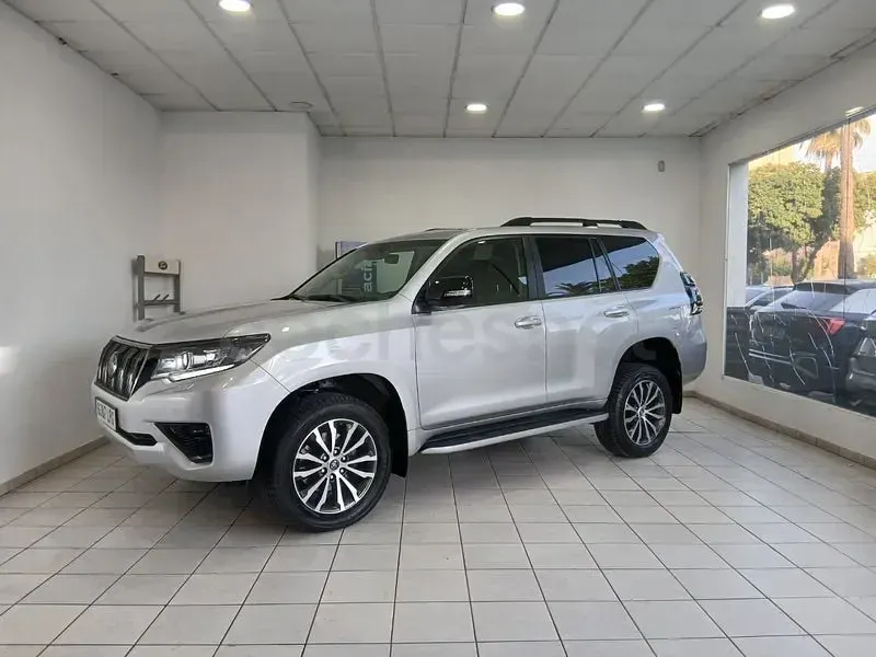Usado Toyota Land Cruiser Limited 204 CV (150 kW) 2021 Gris / plata SUV